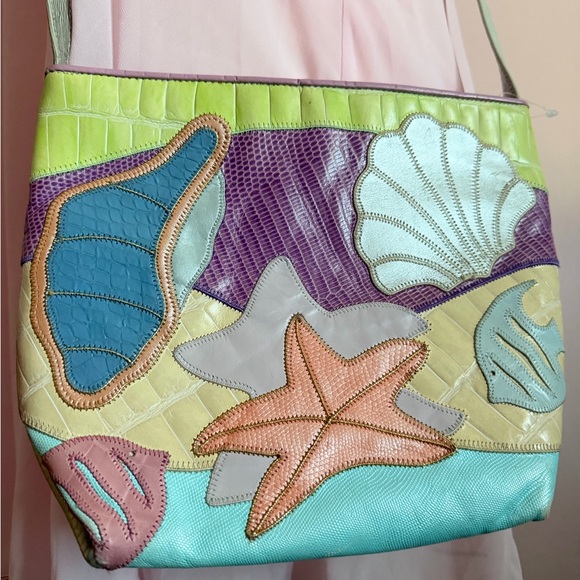 Colorful 80s Seashell Patterned Women's Bag - Picture 2 of 7